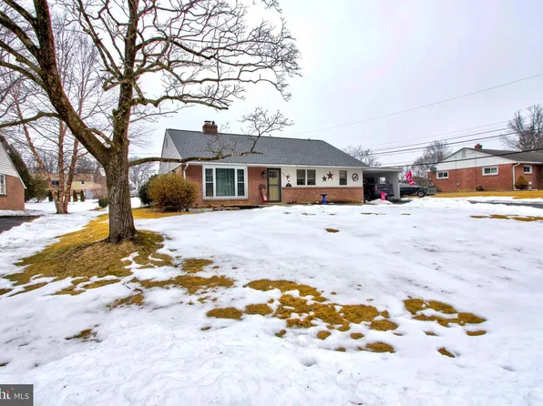 825 Robin Rd, Lancaster, PA 17601