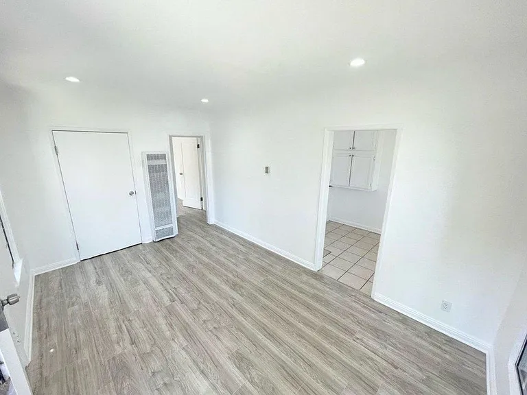 6215 Crenshaw Blvd #0 — Photo 2