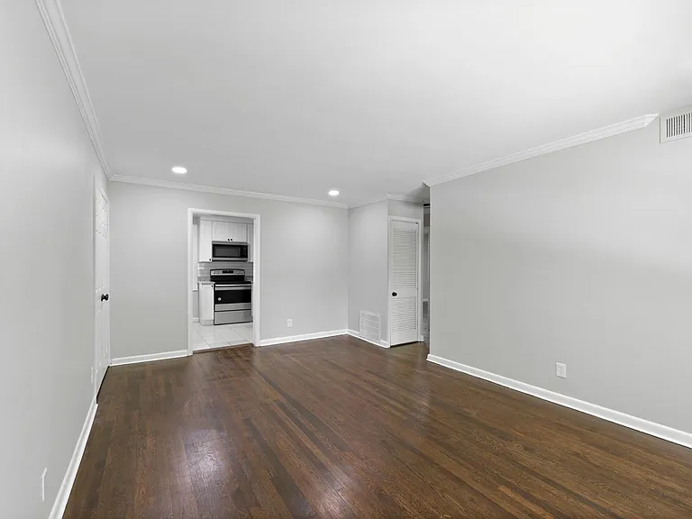 1584 Line St — Photo 9