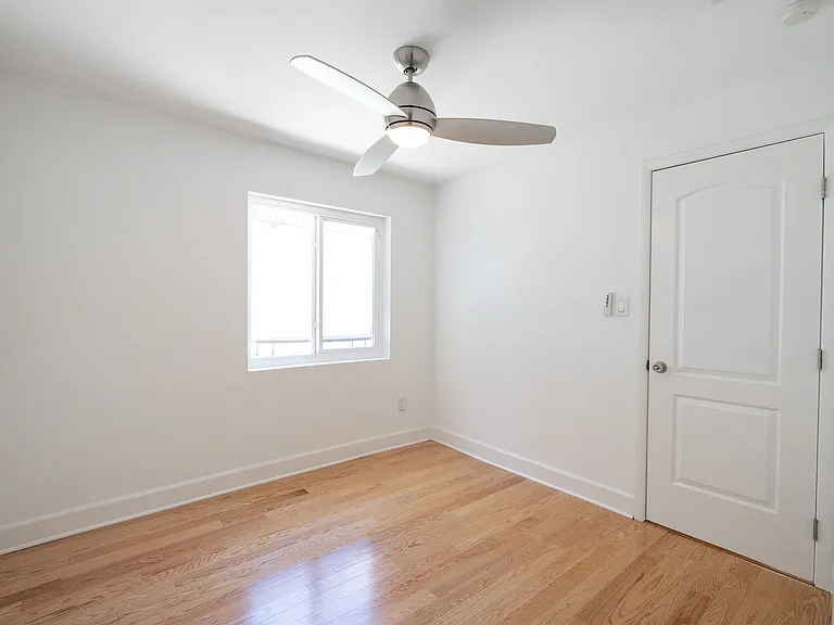 339 Isabel St — Photo 29