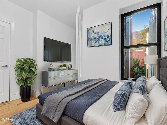 3rd image of 235 W 12th St APT 8