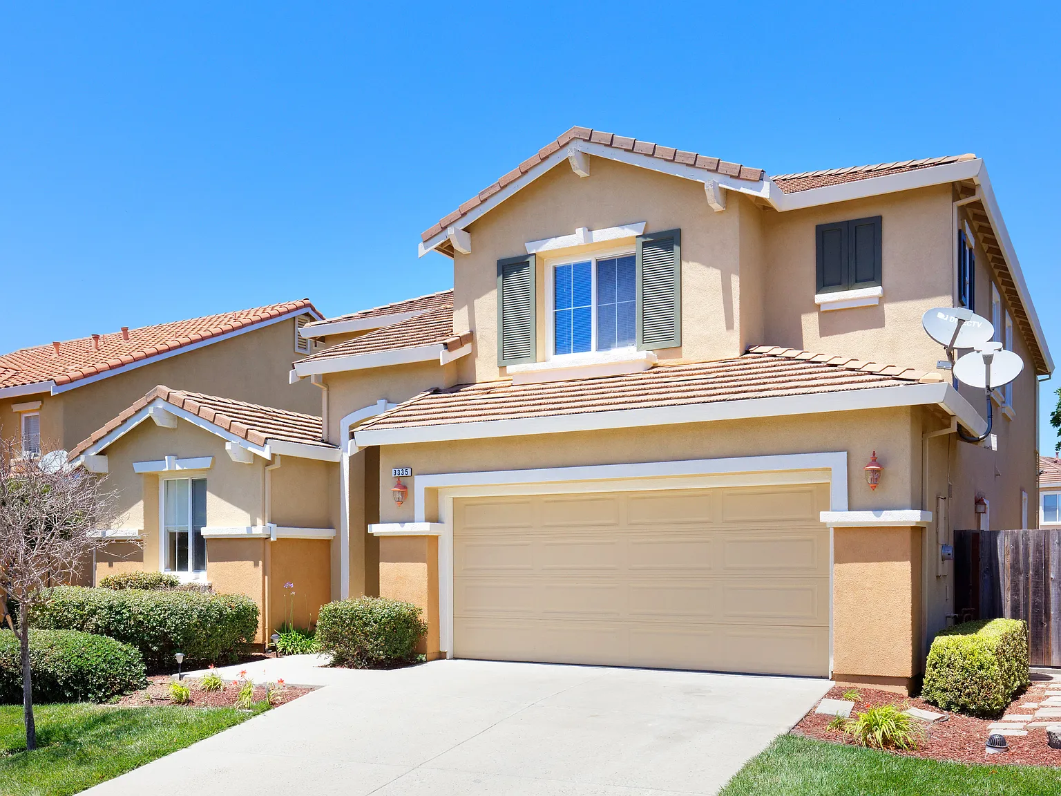 4 bed, 2732 sqft, $4,895 — Photo 2