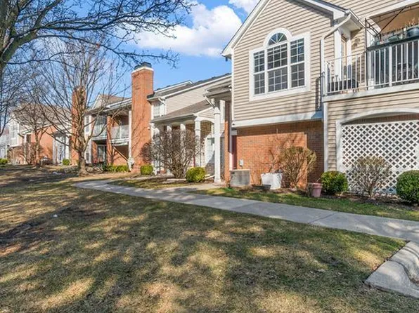 44813 Marigold Dr, Sterling Heights, MI 48314