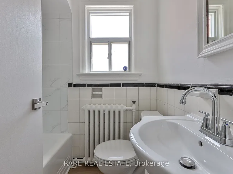 2367 1/2 Queen St E #B — Photo 19