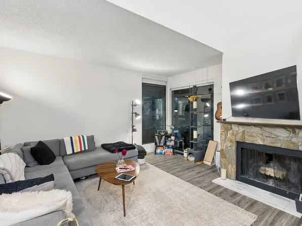 4418 Yew St, Vancouver, BC V6L 3C8