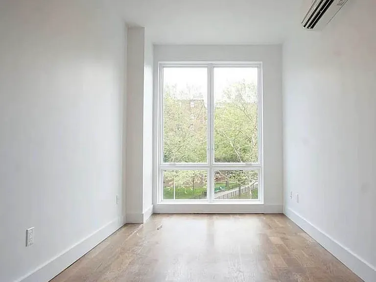 877 Park Ave #4B — Photo 3