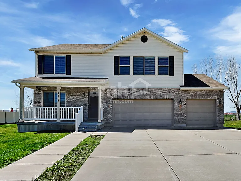 2464 S 3585 W — Photo 1