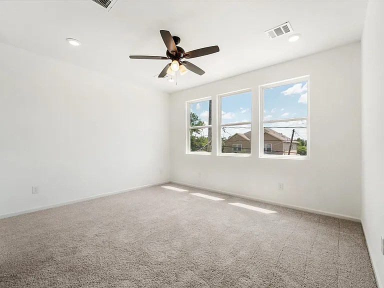 4309 Larkspur St — Photo 7