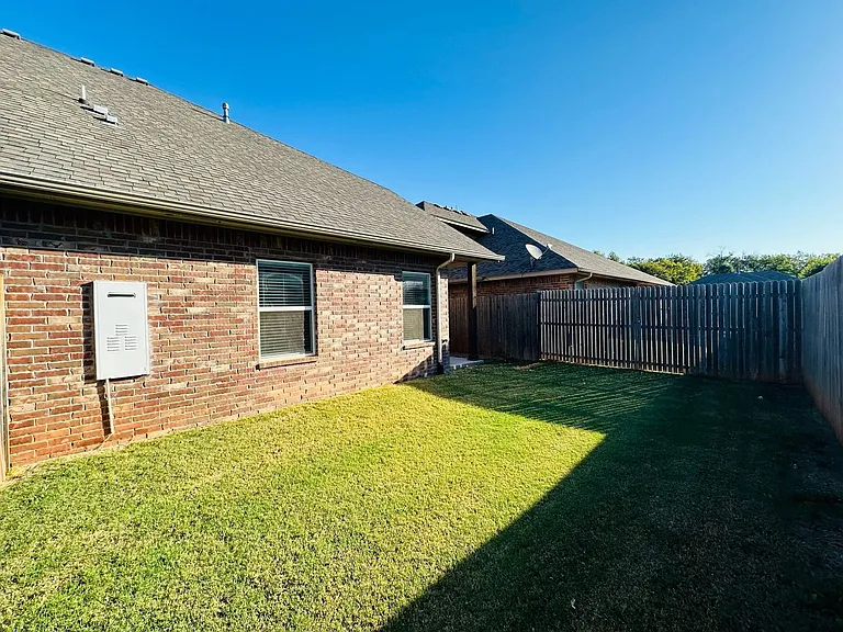 2116 Camino Del Plaza Ln — Photo 39