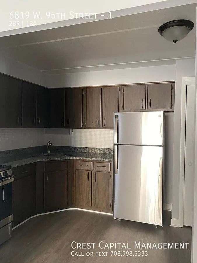 Photo 2 of 9 - 6819 W 95th St #16 - Oak Lawn, IL Building Photo - 6819 W 95th St #16