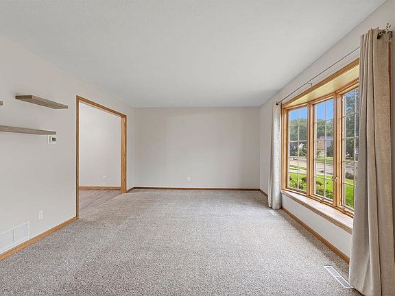 4th image of 3452 21st Ave