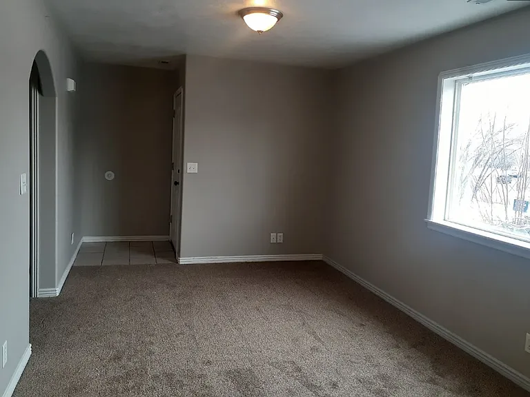 215 W Center St #11 — Photo 2