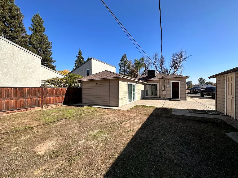 4735 N Thorne Ave — Photo 10