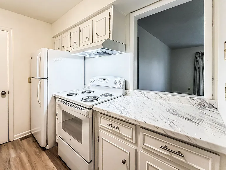Charlestown Square Apartments — Photo 51