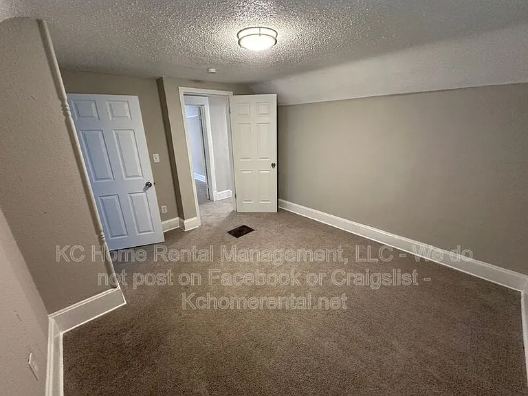3016 E 32nd St — Photo 28