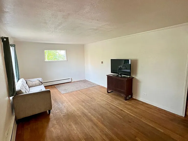 209 2nd Ave — Photo 4