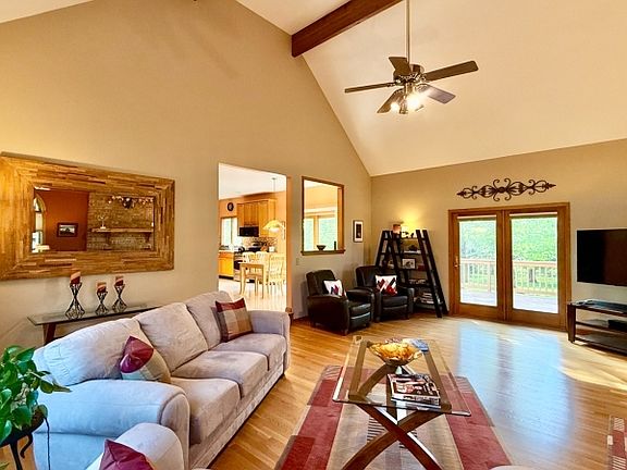 3rd image of 26 Poling Farm Ct