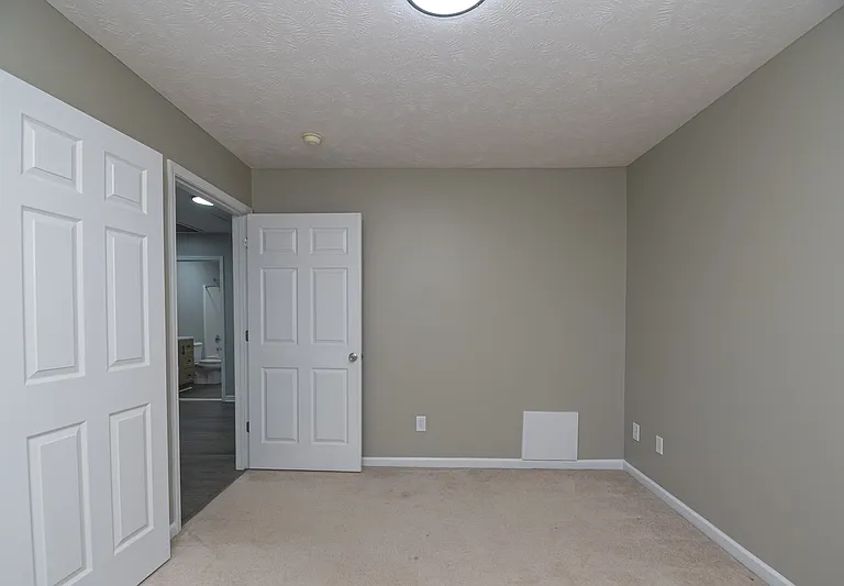 3401 Connection Dr — Photo 17