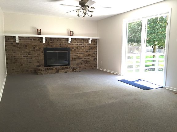 Family Rm / Brk Fire Place