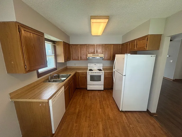 307 Stratford Pl — Photo 16
