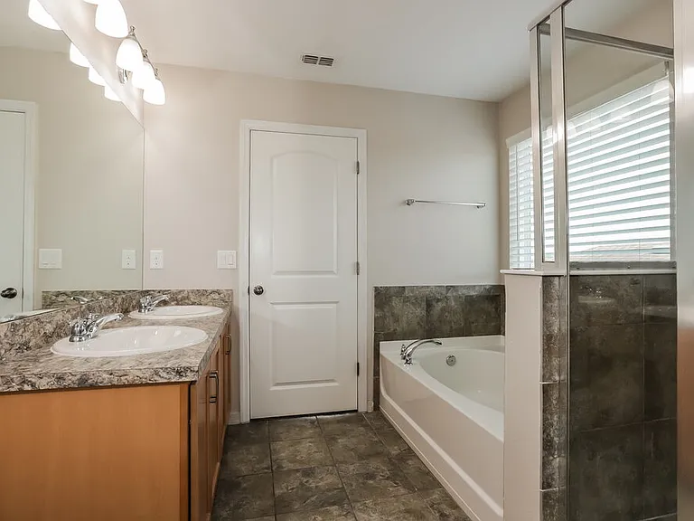 10716 Southern Forest Dr — Photo 9