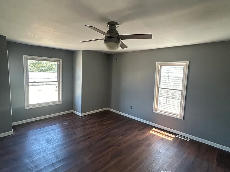 302 S 6th St — Photo 5