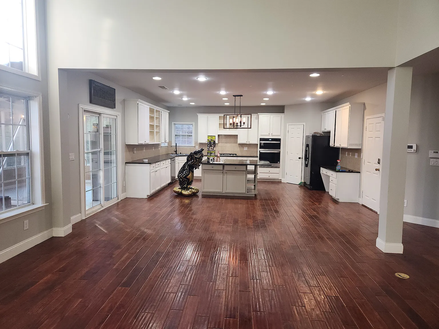 5 bed, 3398 sqft, $4,000 — Photo 1