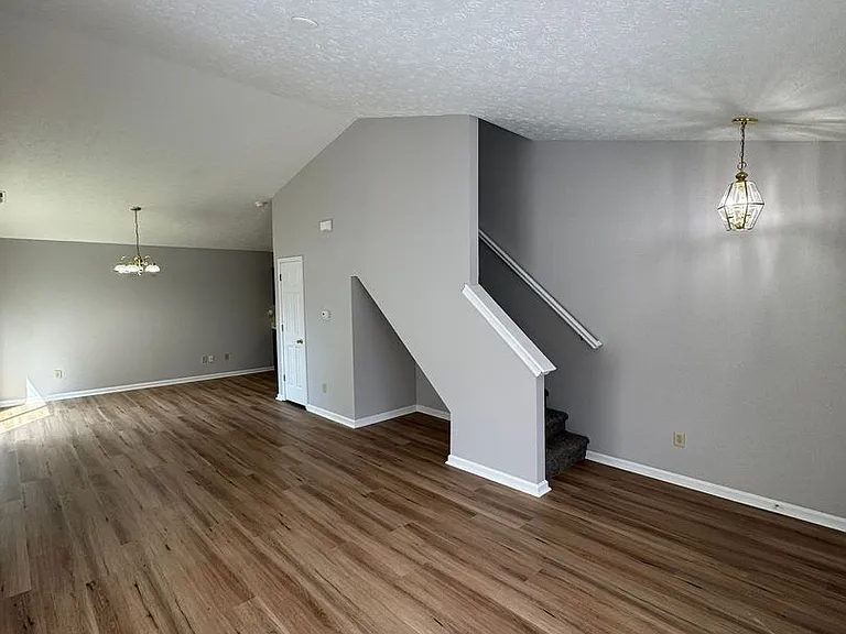 703 Mountain Pine Dr — Photo 4