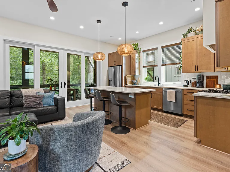 110 Arcadia Ave — Photo 10