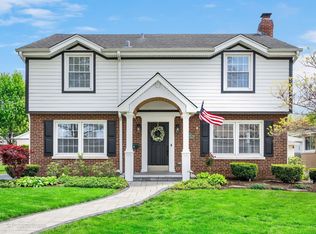 949 S Euclid Ave, Elmhurst, IL 60126