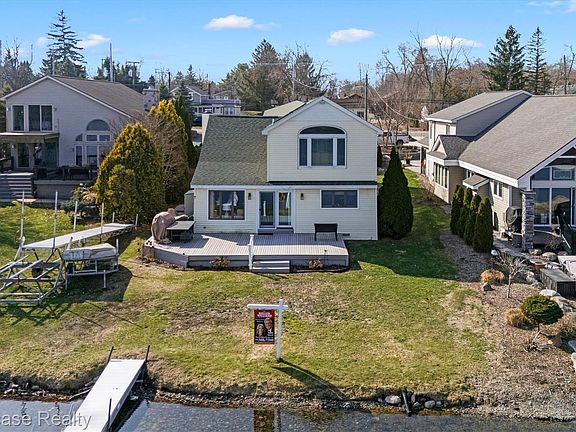 5th image of 2324 N Duck Lake Rd