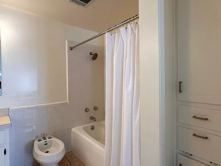 108 E Lee St — Photo 19