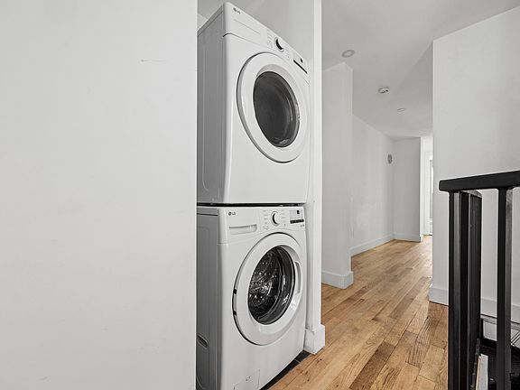 5th image of 1518 Jefferson Ave APT 1L