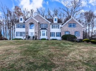 16 Arnold Dr, Randolph, NJ 07869