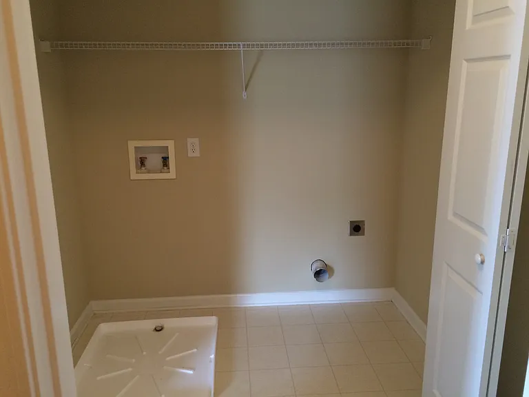 102 Otterman Ct — Photo 17