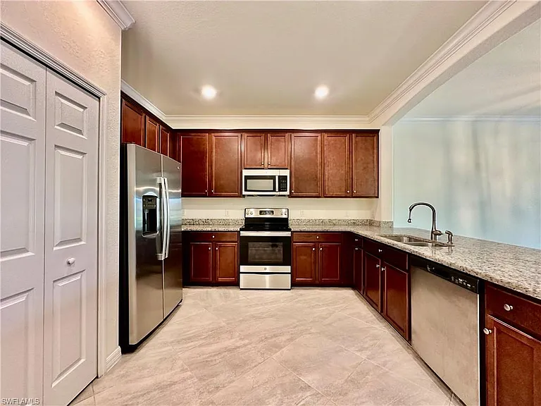 1823 Alameda Dr — Photo 4