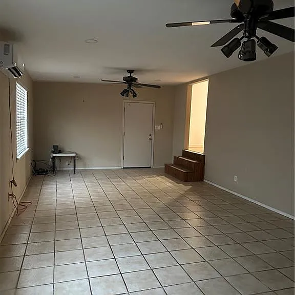 323 W Davis Rd — Photo 16