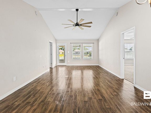 3rd image of 904 Sentinel Cir