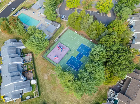 11 Seabreeze Square, Freehold, NJ 07728