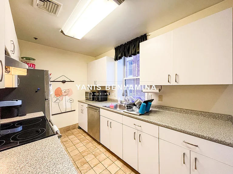 4 Davis Ave #3A — Photo 8