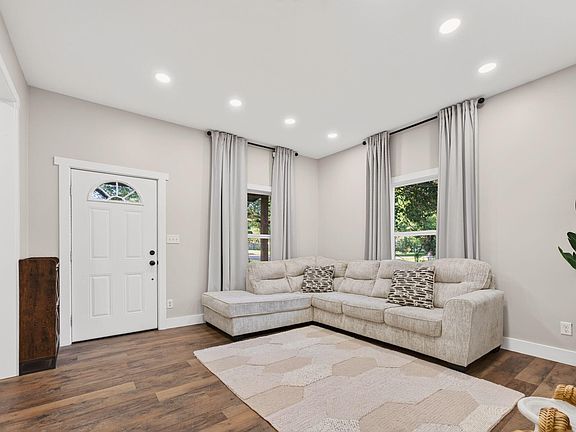 5th image of 2900 W Lombard Street