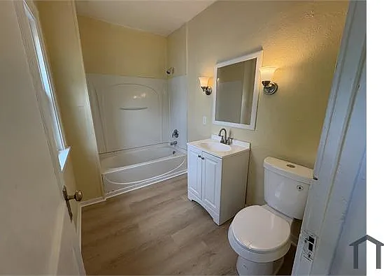 1001 Woodview Rd — Photo 5