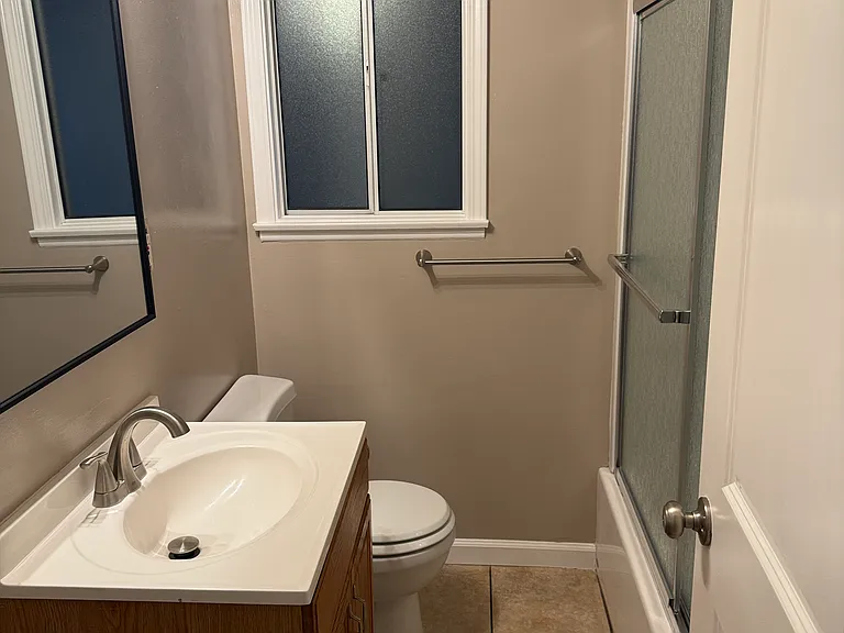 2114 W Magnolia Blvd #C — Photo 2