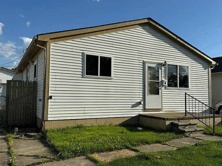 8716 Timken Ave — Photo 1