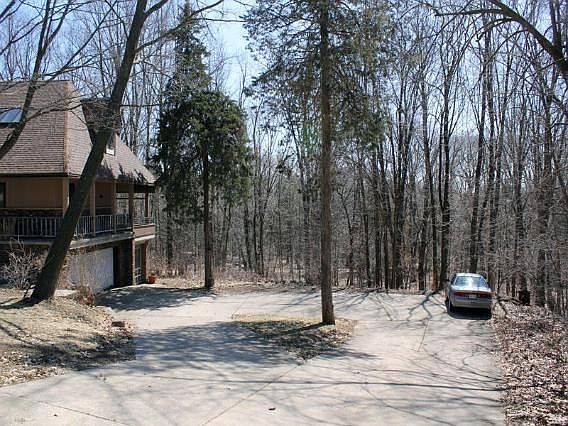 3rd image of N63W37625 Woodcrest Dr
