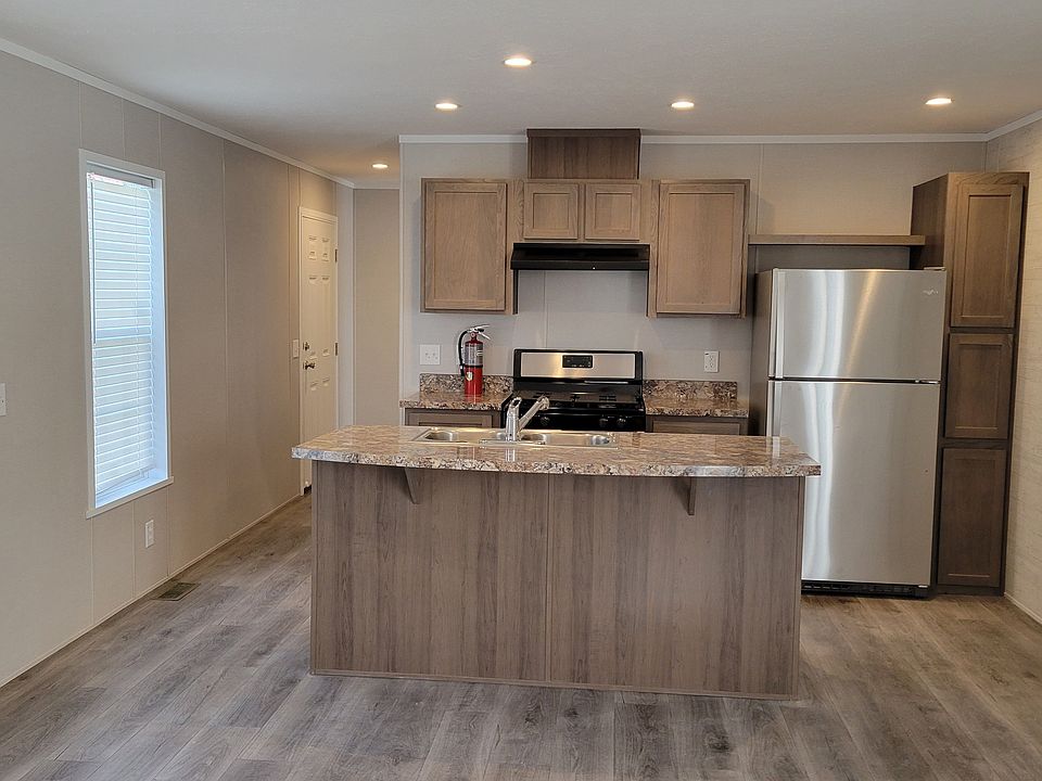 1st image of 109 Applewood Ln