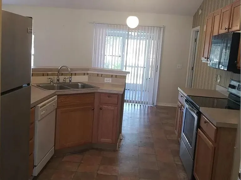 14169 Spring Hill Dr — Photo 2