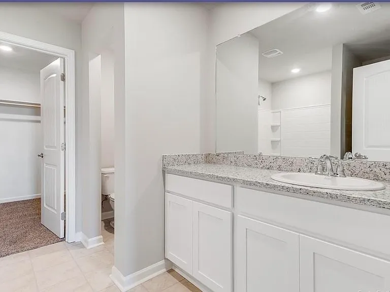 341 Sawyer — Photo 16