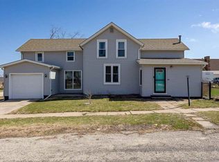 100 3rd Ave, Newhall, IA 52315