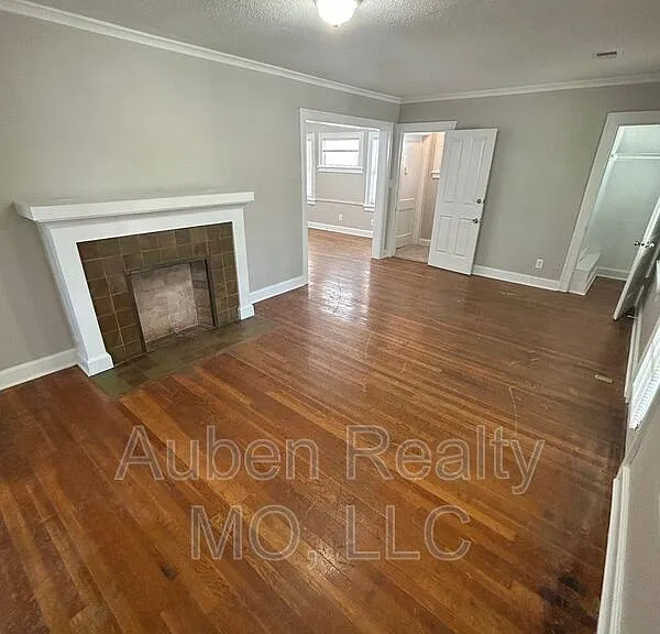 5426 Harrison St #2F — Photo 4